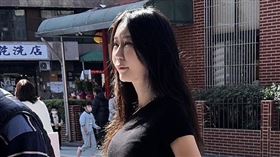 前元祖少奶奶安晨妤投票。（圖／固力狗提供）