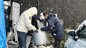 日本強震後寒雪中暖流　慈濟災區供應熱食
