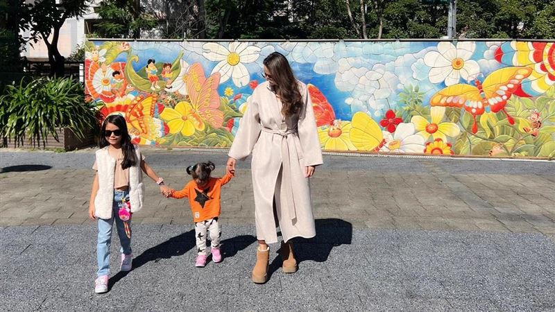人生第二次投票！瑞莎帶愛女實行國民義務