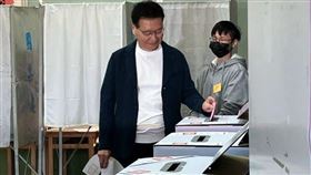 趙少康透露心境表示，「意外成為副總統候選人，盡我所能努力打拚，忙完了，現在的心情很輕鬆」。（圖／翻攝自趙少康臉書）