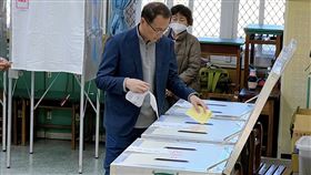 鄭運鵬今（13）天發文表示，自己在不需要太太和德德的陪同下完成投票了！（圖／翻攝自鄭運鵬臉書）