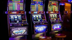 老虎機兌換獎金（示意圖／翻攝自Pixabay）