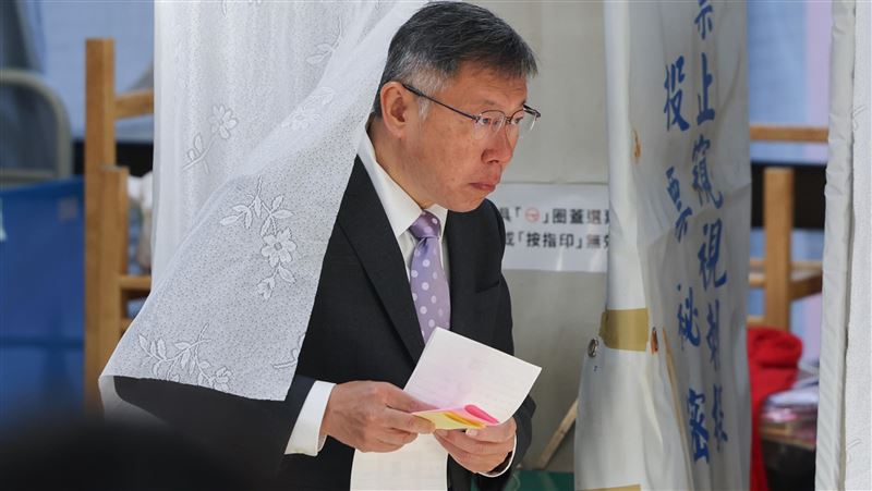 爆封關後拿到白營假民調　她揭侯是冤大頭