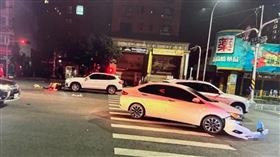 海軍陸戰隊99旅一名蕭姓少尉（23歲）去年5月甫從美國維吉尼亞軍事學校畢業返台任職，不料在6日凌晨騎機車發生車禍，蕭男頭部受傷種醫急救，經搶救一周後，家屬昨天忍痛拔管，醫院也宣告不治。