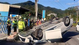 新北,石碇,休息站,自撞,翻車,