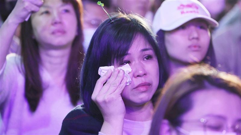 大老：柯粉低頭落淚！柯P心裡笑，柯P不說