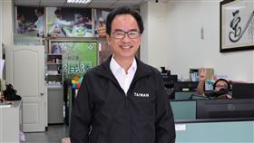 李昆澤說，自己身上這件就是NET 的外套，很好穿喔，價格也親民。（圖／翻攝自李昆澤臉書）
