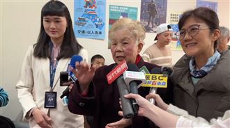 柯文哲敗選！柯媽現身看完票數：很奇怪餒