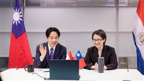 賴清德、蕭美琴接受巴拉圭總統貝尼亞（Santiago Peña Palacios）第一時間透過視訊表達恭賀（圖／民進黨提供）