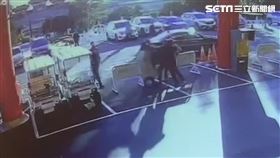 北市圓山大飯店發生鬥毆，邱、朱2人與馮男發生肢體衝突雙雙掛彩。（圖／翻攝畫面）