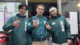 鄭運鵬兒子德德（左）顏值受外界讚美（圖／翻攝自臉書）