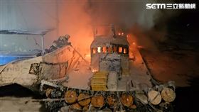 彰化線西鄉塭仔漁港4艘漁船燒毀。(圖/翻攝畫面)