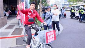 苗博雅謝票（圖／記者鄭孟晃攝影）