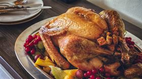 ▲以前人對尾牙的雞又愛又怕（圖／CANVA）