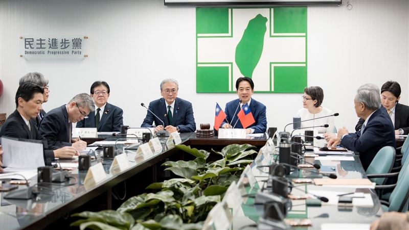 日本議員致贈肖像漫畫！賴接見日華懇會長