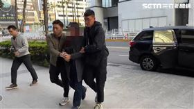  台北市松山區第654號投開票所的284張空白總統選票遭竊，警方拘提郭姓老翁到案。（圖／翻攝畫面）