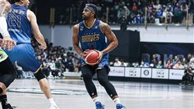 ▲辛特力禁區達8成命中率，拿下18分、14籃板。（圖／臺北富邦勇士提供）