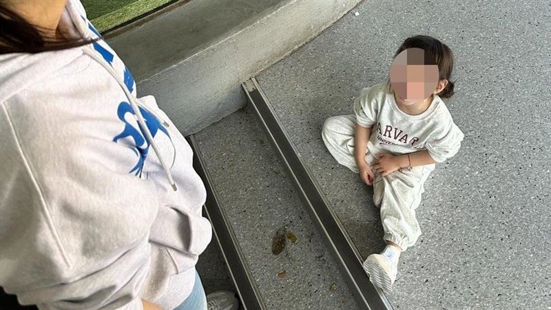 剛到目的地…女兒鬧脾氣爆哭！夫妻秒回家