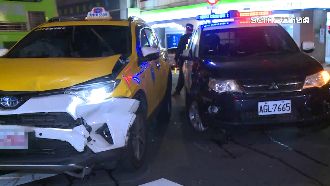 警鳴笛執勤與小黃撞上　撞擊瞬間影像曝