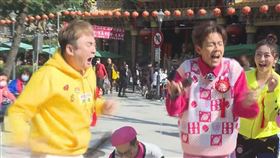 阿翔（粉紅衣）玩遊戲被狂電（圖／民視提供）