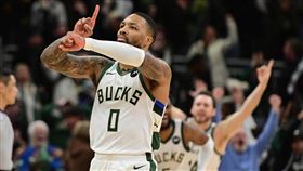 ▲里拉德（Damian Lillard）絕殺超遠三分，做出招牌「指手錶」慶祝動作。（圖／路透社／達志影像）