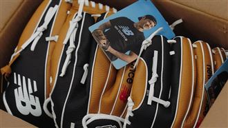 大谷翔平送愛心！棒球手套抵受災學校