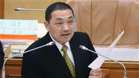 侯友宜議會報告前瞻預算新北市長侯友宜15日下午首度列席市議會報告前瞻計畫預算，開議後，侯友宜並一一向議員介紹新任局處首長。中央社記者王鴻國攝　108年1月15日