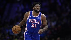 ▲恩比德（Joel Embiid）連16場至少30分10籃板，NBA史上第3人。（圖／美聯社／達志影像）
