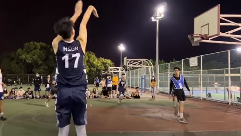 男2節半狂砍23顆3分球　超神準射籃畫面曝