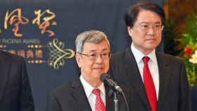 行政院長陳建仁今（16）日下午出席112年鳳凰獎楷模表揚典禮前受訪。（圖／行政院提供)