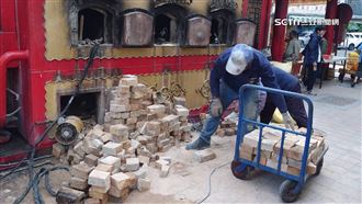 逾3百年土地公廟重建金爐　信徒認捐金磚