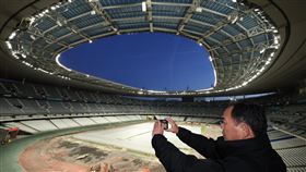 田徑總教練孫念祖勘查奧運賽場台灣田徑隊總教練孫念祖，今天到巴黎奧運田徑賽事舉辦場地實地考察，只可惜賽場仍處於重新修整的工地狀態，但孫念祖瞭解到熱身場地的動線。（體育署提供）中央社記者黎建忠傳真113年1月15日