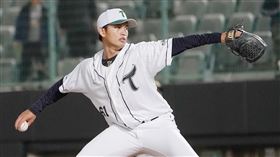 ▲張奕將和台鋼雄鷹簽自主培訓合約。（圖／翻攝自台鋼雄鷹臉書）
