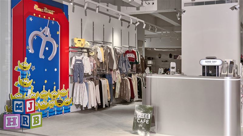 CACO旗艦店插旗東區！三眼怪打卡牆任你拍