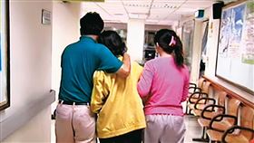 案發後，死者家屬悲痛萬分，要求法院判凶手死刑。（東森新聞提供）