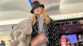 員工穿破鞋上班　雪碧霸氣買3.3萬新鞋