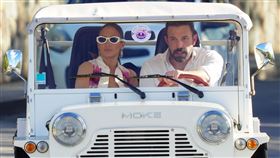 珍妮佛羅培茲和班艾佛列克度假購物。（圖／美聯社／達志影像）