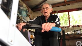 93歲愛爾蘭男子摩根，體力和耐力等同40歲的健康人士，肌肉量達80%，84歲時受訪(圖／翻攝自Irish Examiner yt)
