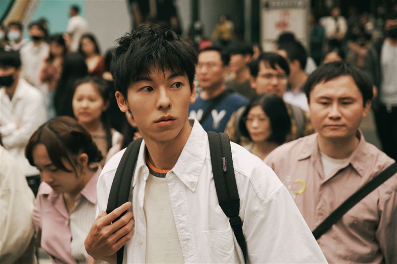 許光漢過去在《青春18x2 通往有你的旅程》演出高中生，充滿青澀男孩感。（圖／翻滾吧男孩電影股份有限公司提供）