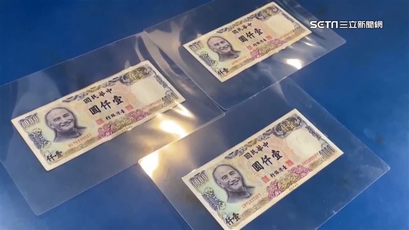 鈔驚喜！華僑拿舊式千元鈔買衣闆娘留紀念