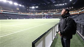 教練黃智勇考察奧運游泳場地巴黎奧運的台灣游泳教練黃智勇，今天勘查游泳比賽場地，親身感受一下室內橄欖球場的視覺、距離和空間感，也瞭解比賽泳池和熱身池的相關資訊。（體育署提供）中央社記者黎建忠傳真113年1月17日