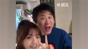 胡瓜（右）曬出和新寵啦啦隊女神笑笑合照。（圖／翻攝自胡瓜臉書）