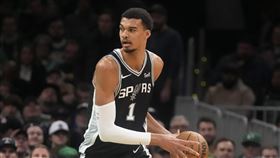 ▲溫班亞馬（Victor Wembanyama）攻下全場最高27分，馬刺讓塞爾提克本季主場20勝0敗。（圖／美聯社／達志影像）