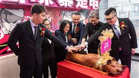 築間正式進軍海外市場，海外首店築間酸菜魚1月18日插旗香港銅鑼灣。（圖／築間提供）