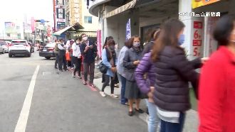 年節送禮！高雄花生糖、肉乾店大排長龍