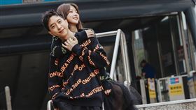 劉祿存在社群IG與女友放閃，女方也大方甜摟小祿。（圖／翻攝自劉祿存 IG）