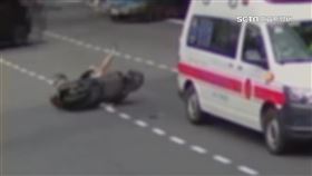 雙載情侶「撞救護車」　挨罰3600元+吊銷駕照