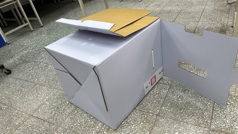 基隆垃圾堆拾獲投票匭　封條關防非基隆市