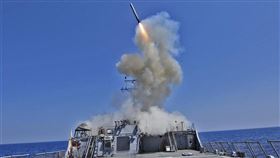 路透社報導，美國計劃對台灣出售7項主要武器系統，包括水雷、巡弋飛彈和無人機，讓台灣像「刺蝟」般難攻打。圖為戰斧巡弋飛彈。（圖取自美國海軍Flickr網頁，作者Jonathan Sunderman）