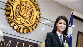 ▲洪慶裕的大女兒洪婕庭是調查班56期，也是著名的游泳健將。（圖／鏡週刊提供）

